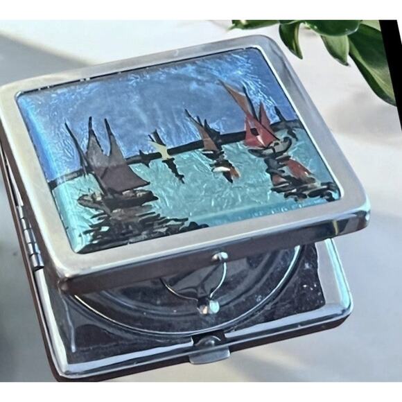 VINTAGE COMPACT MIRROR Sailboats Made In England FAST SHIPPING 1416-47